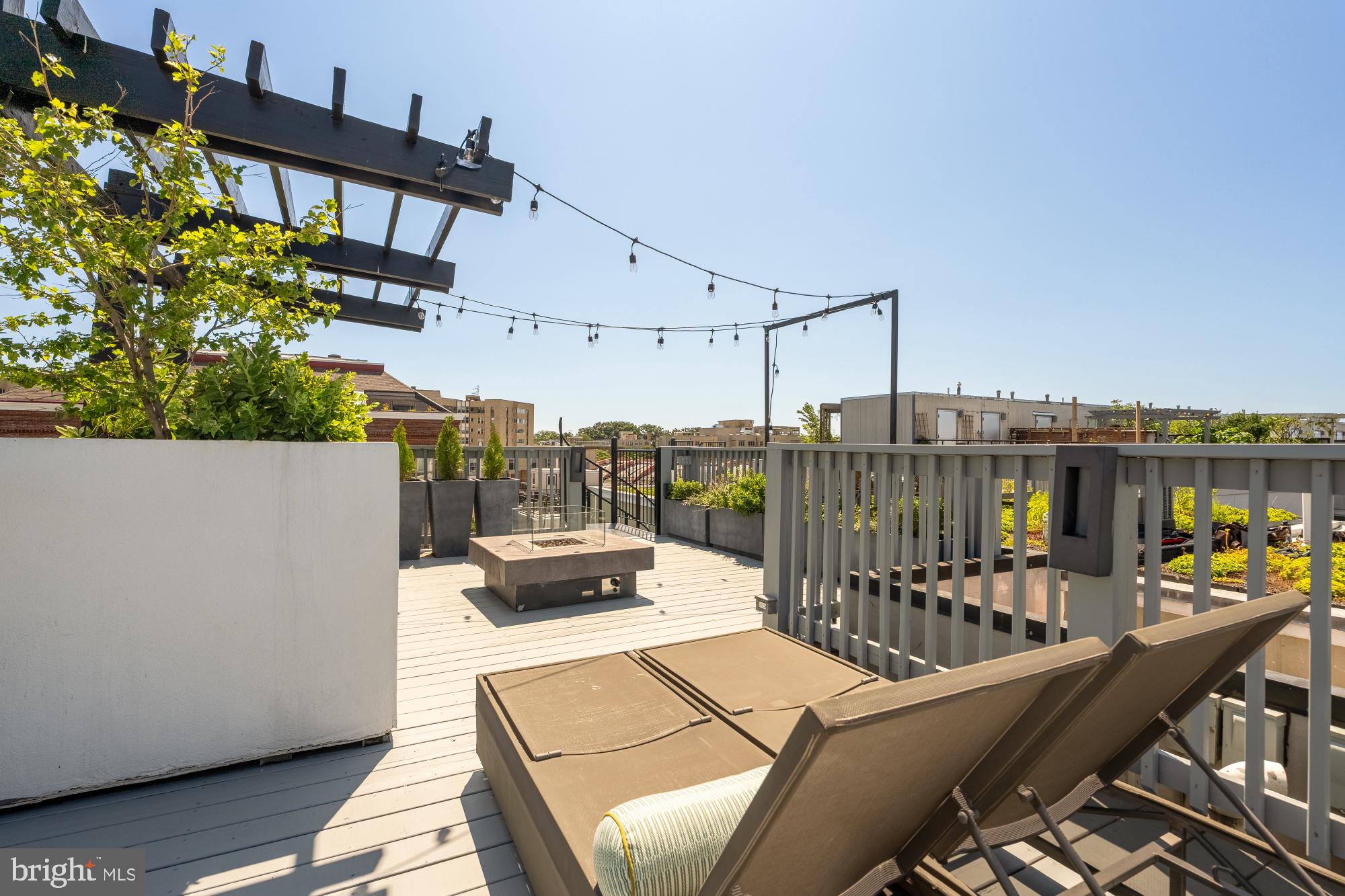 2431 Ontario Road Northwest, Unit 4 Washington, DC 20009 - Photo 45 of 48 a view of a balcony with furniture