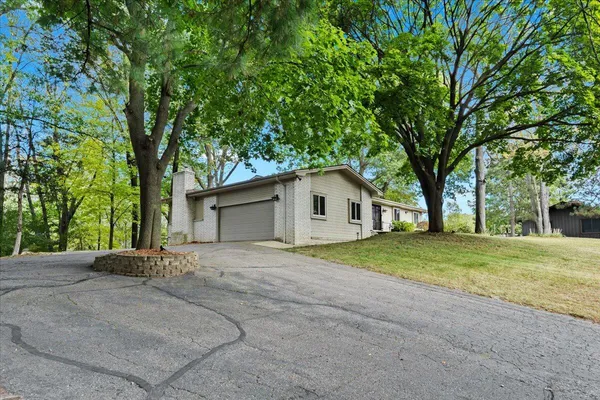 $529,000 | 10932 Green Oaks Drive, South Lyon, MI 48178