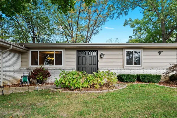 $529,000 | 10932 Green Oaks Drive, South Lyon, MI 48178
