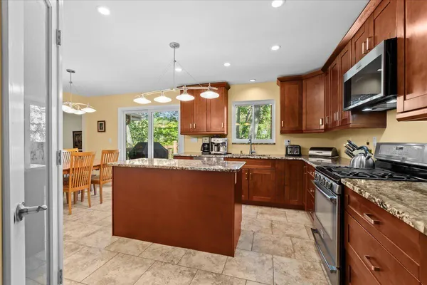 $529,000 | 10932 Green Oaks Drive, South Lyon, MI 48178