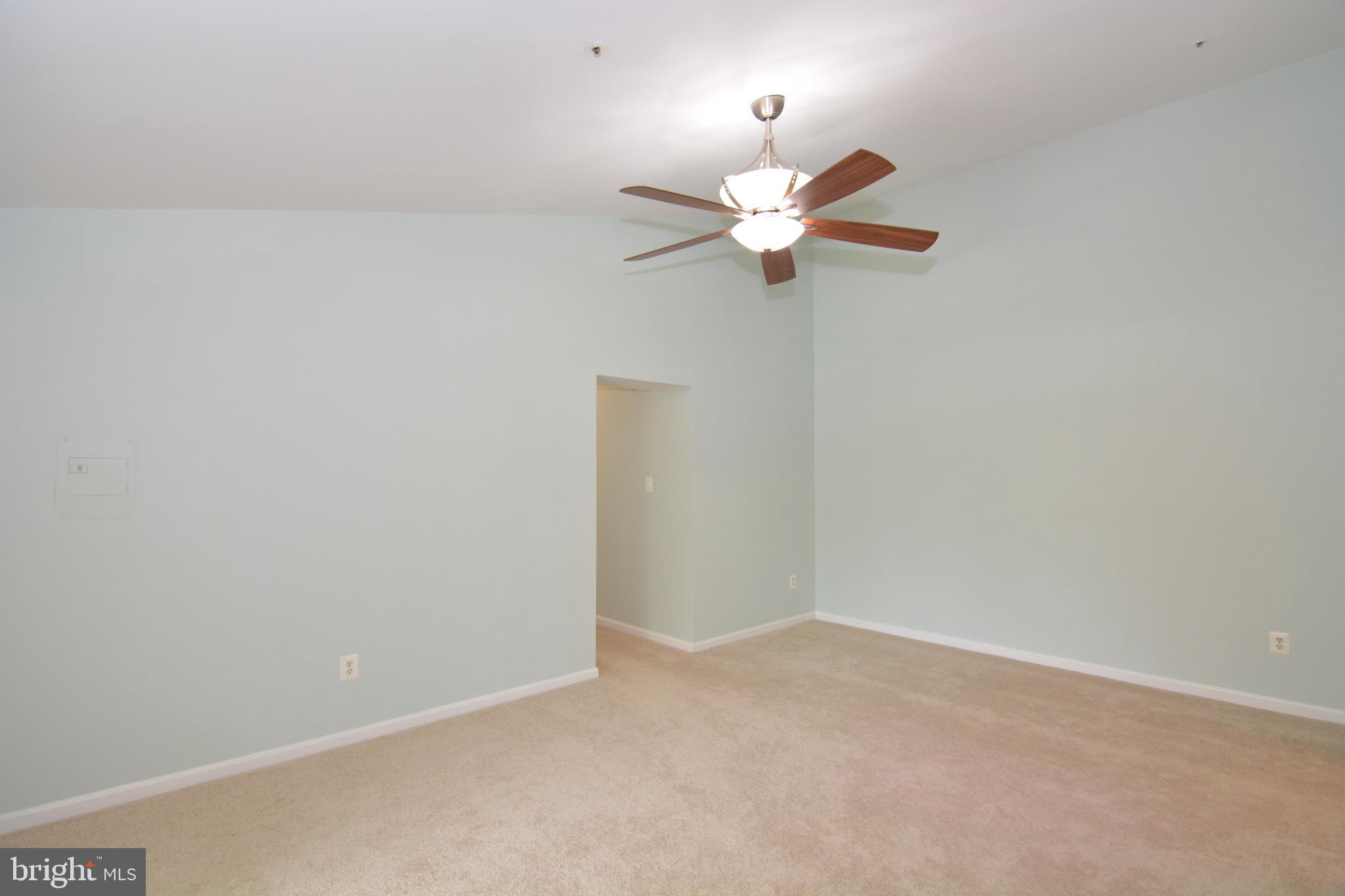 8352 Montgomery Run Road, Unit I Ellicott City, MD 21043 - Photo 14 of 38 Livingroom