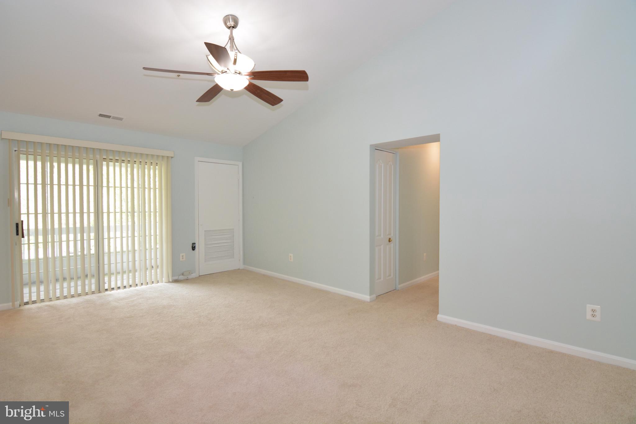 8352 Montgomery Run Road, Unit I Ellicott City, MD 21043 - Photo 17 of 38 Livingroom