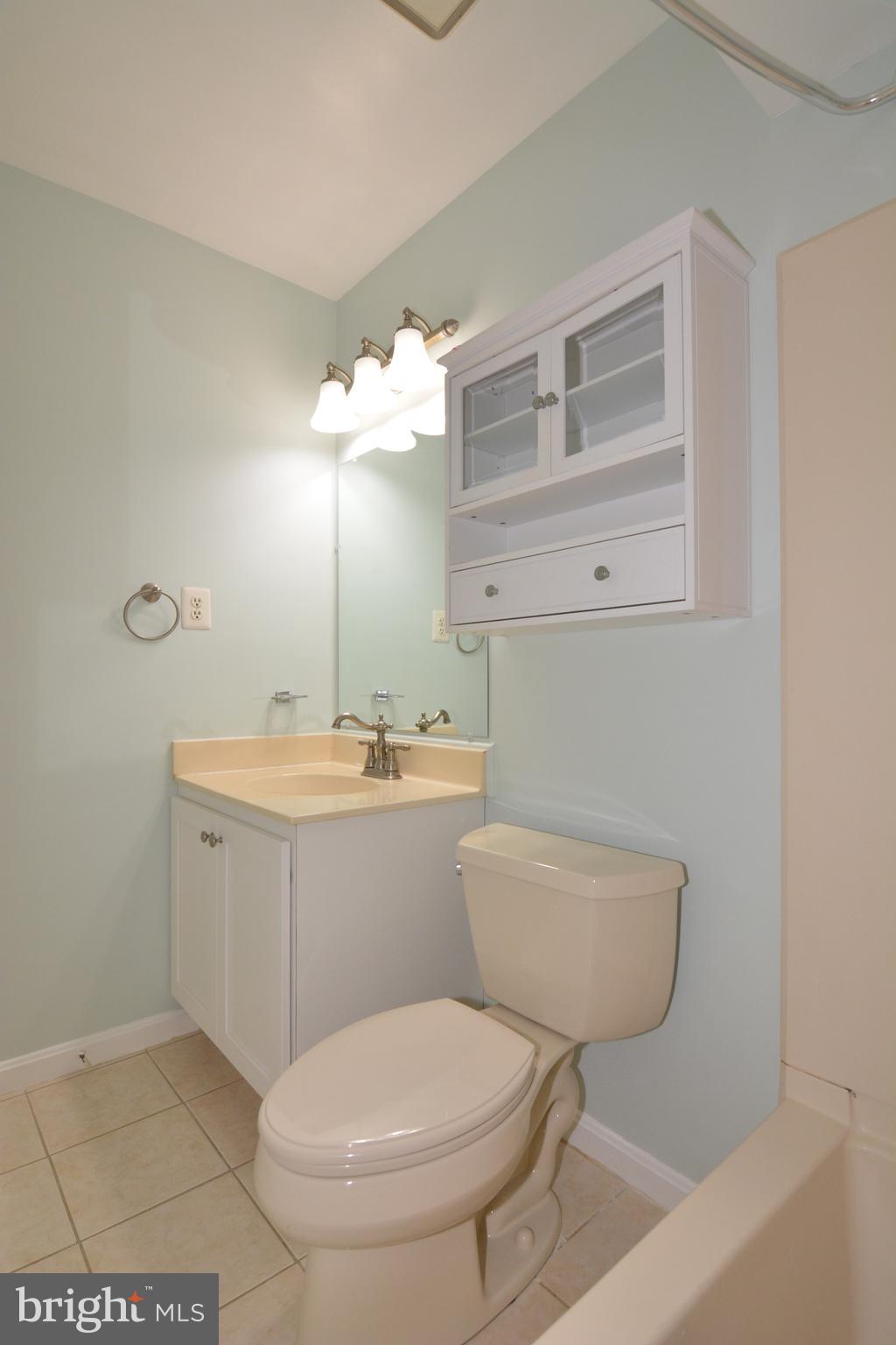 8352 Montgomery Run Road, Unit I Ellicott City, MD 21043 - Photo 20 of 38 Hallway Bath