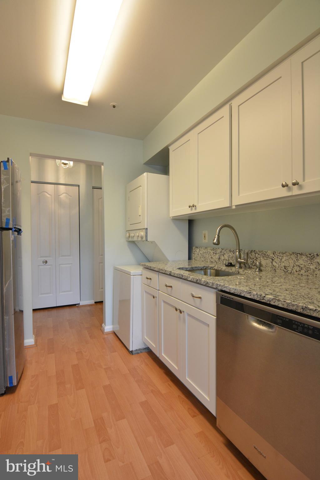 8352 Montgomery Run Road, Unit I Ellicott City, MD 21043 - Photo 7 of 38 Kitchen