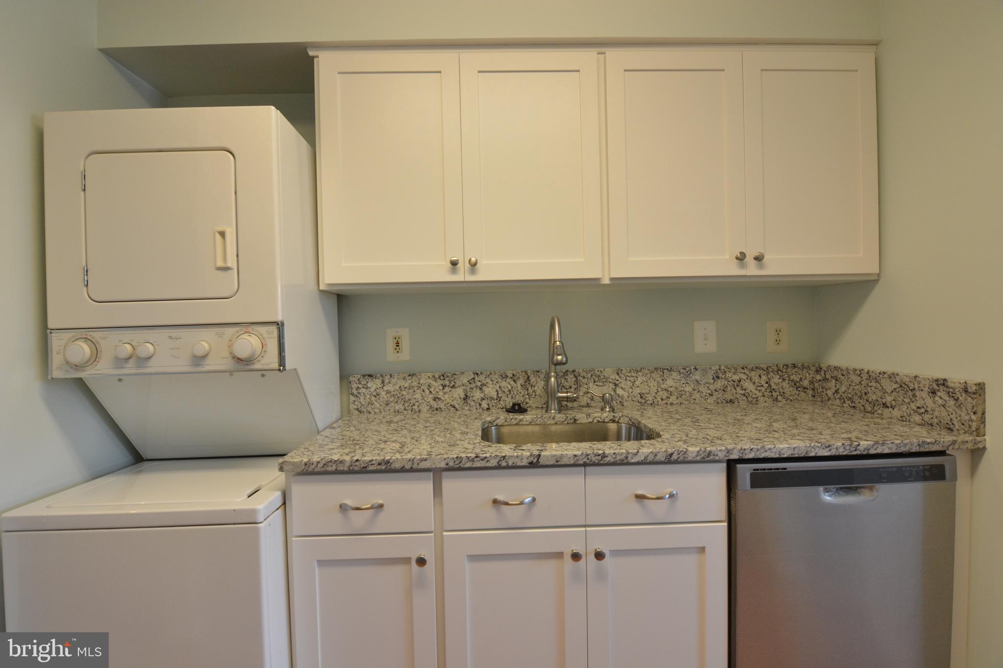 8352 Montgomery Run Road, Unit I Ellicott City, MD 21043 - Photo 9 of 38 Kitchen
