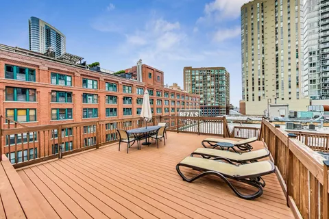 $470,000 | 420 West Ontario Street, Unit 209, Chicago, IL 60654