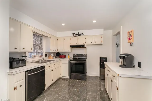 $300,000 | 490 Oakland Drive, Elkin, NC 28621