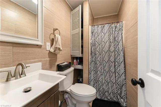 $300,000 | 490 Oakland Drive, Elkin, NC 28621