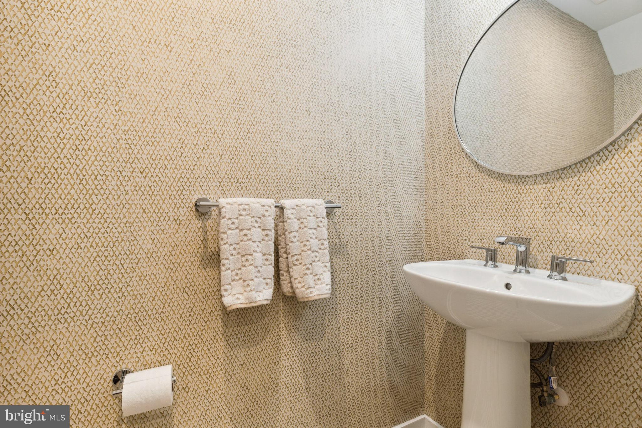 22318 Roanoke Rise Terrace Ashburn, VA 20148 - Photo 13 of 25 Powder Room