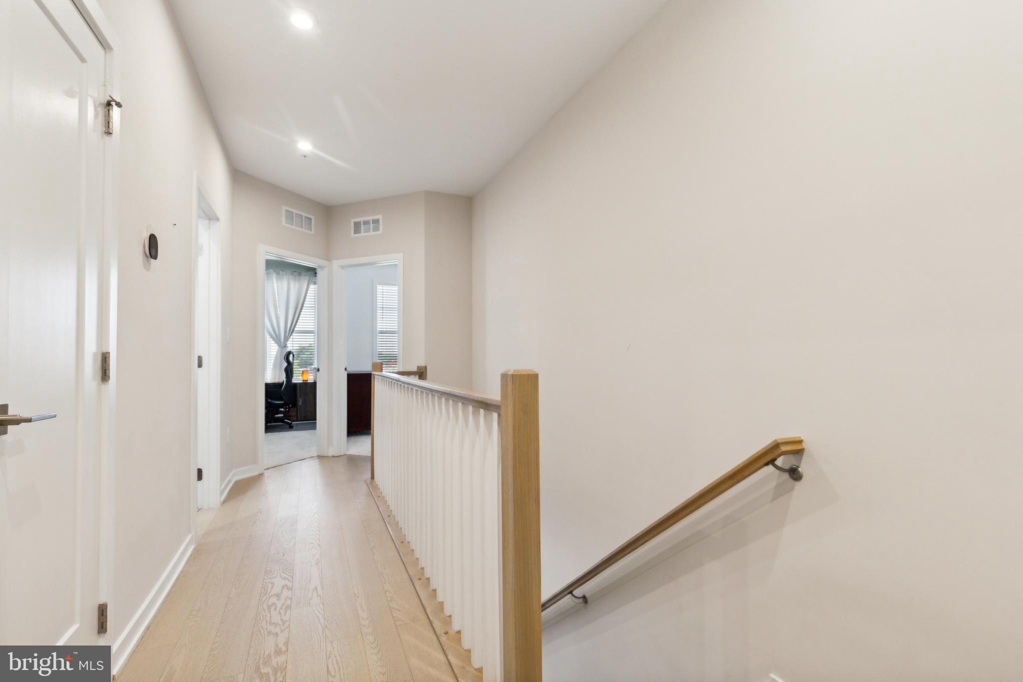 22318 Roanoke Rise Terrace Ashburn, VA 20148 - Photo 14 of 25 Upper Hallway