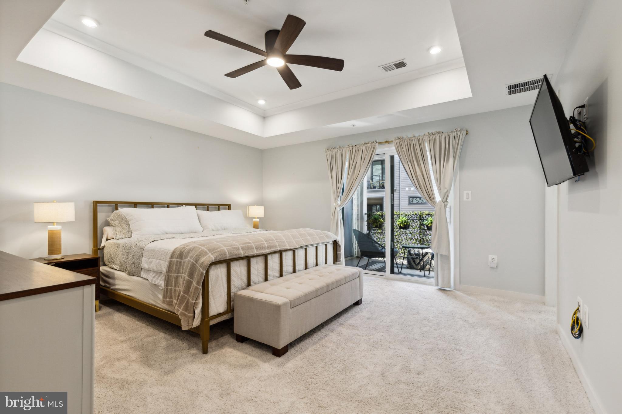 22318 Roanoke Rise Terrace Ashburn, VA 20148 - Photo 16 of 25 Ceiling Fan & Recessed Lights