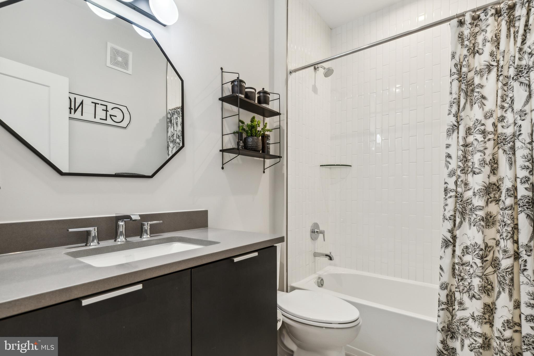22318 Roanoke Rise Terrace Ashburn, VA 20148 - Photo 22 of 25 Second Full Bathroom