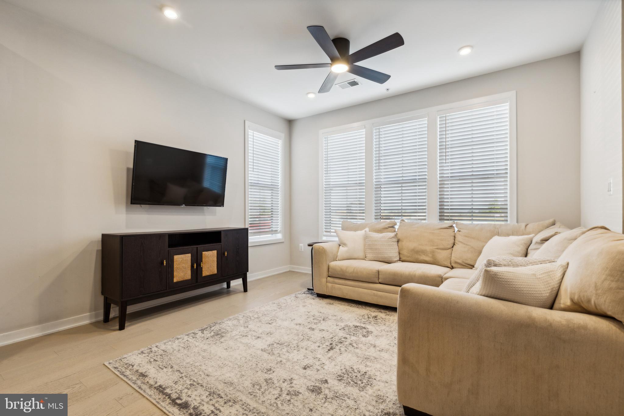22318 Roanoke Rise Terrace Ashburn, VA 20148 - Photo 10 of 25 Family Room with Ceiling Fan