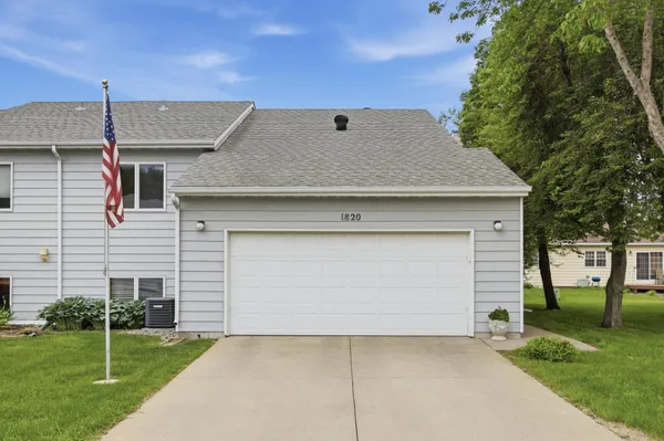 $299,900 | 1820 34 Street South, Fargo, ND 58103