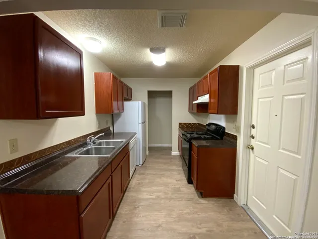 $1,295 | 10123 Galesburg, San Antonio, TX 78250