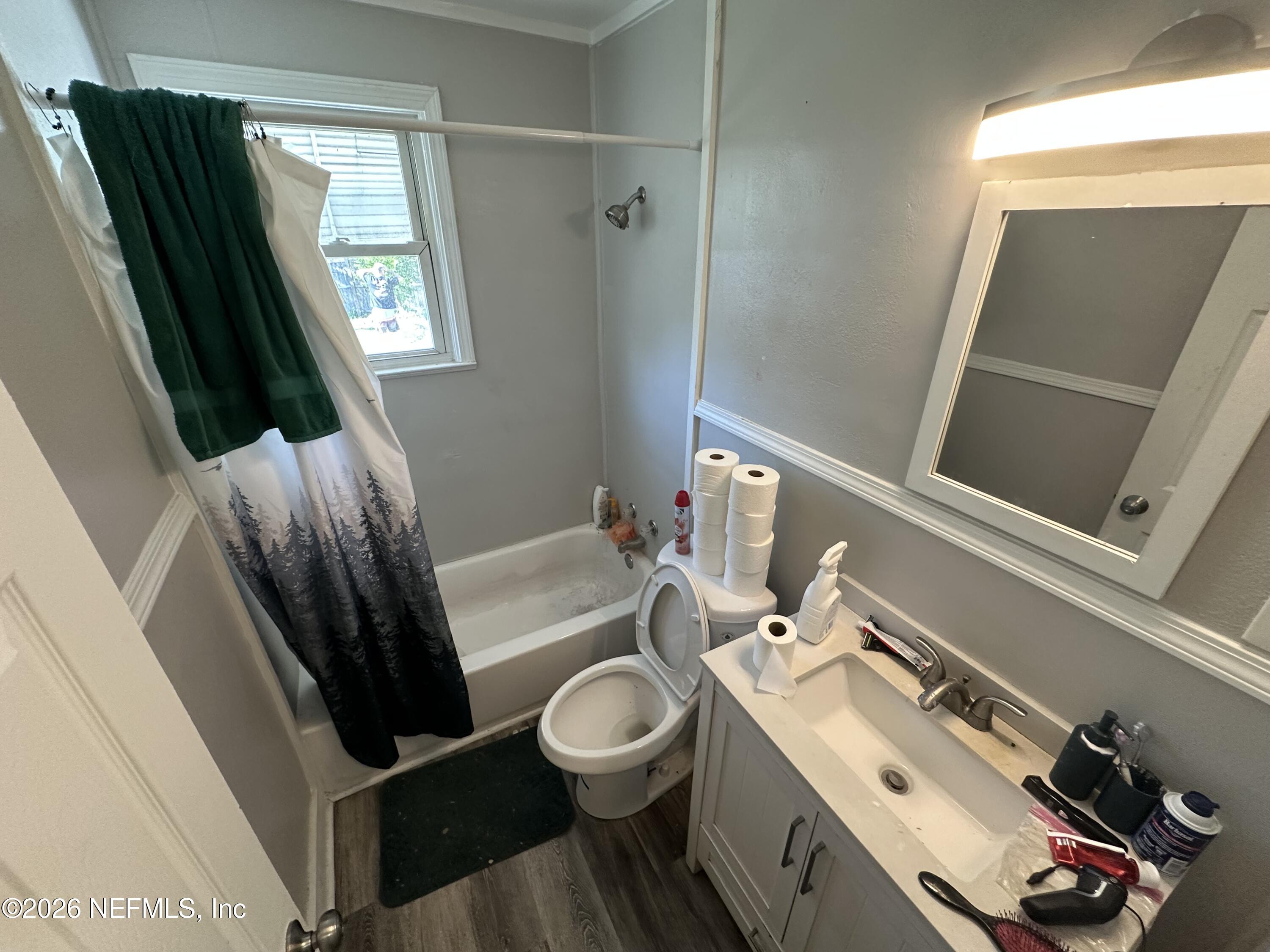 1804 Cleveland Street Jacksonville, FL 32209 - Photo 13 of 14 a bathroom with a sink a toilet and tub