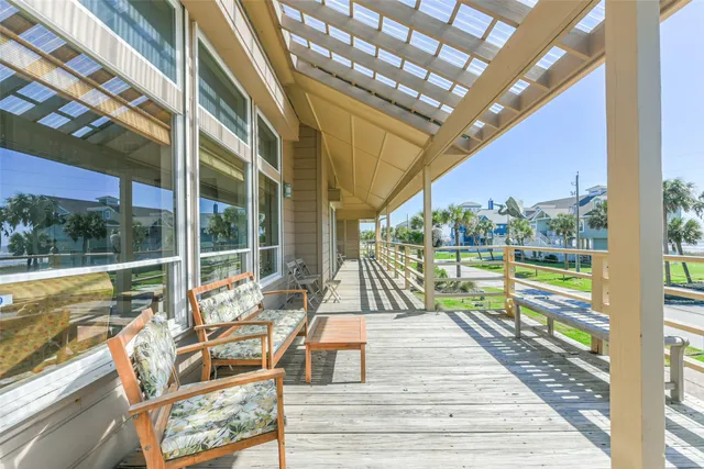a view of entryway with a hallway