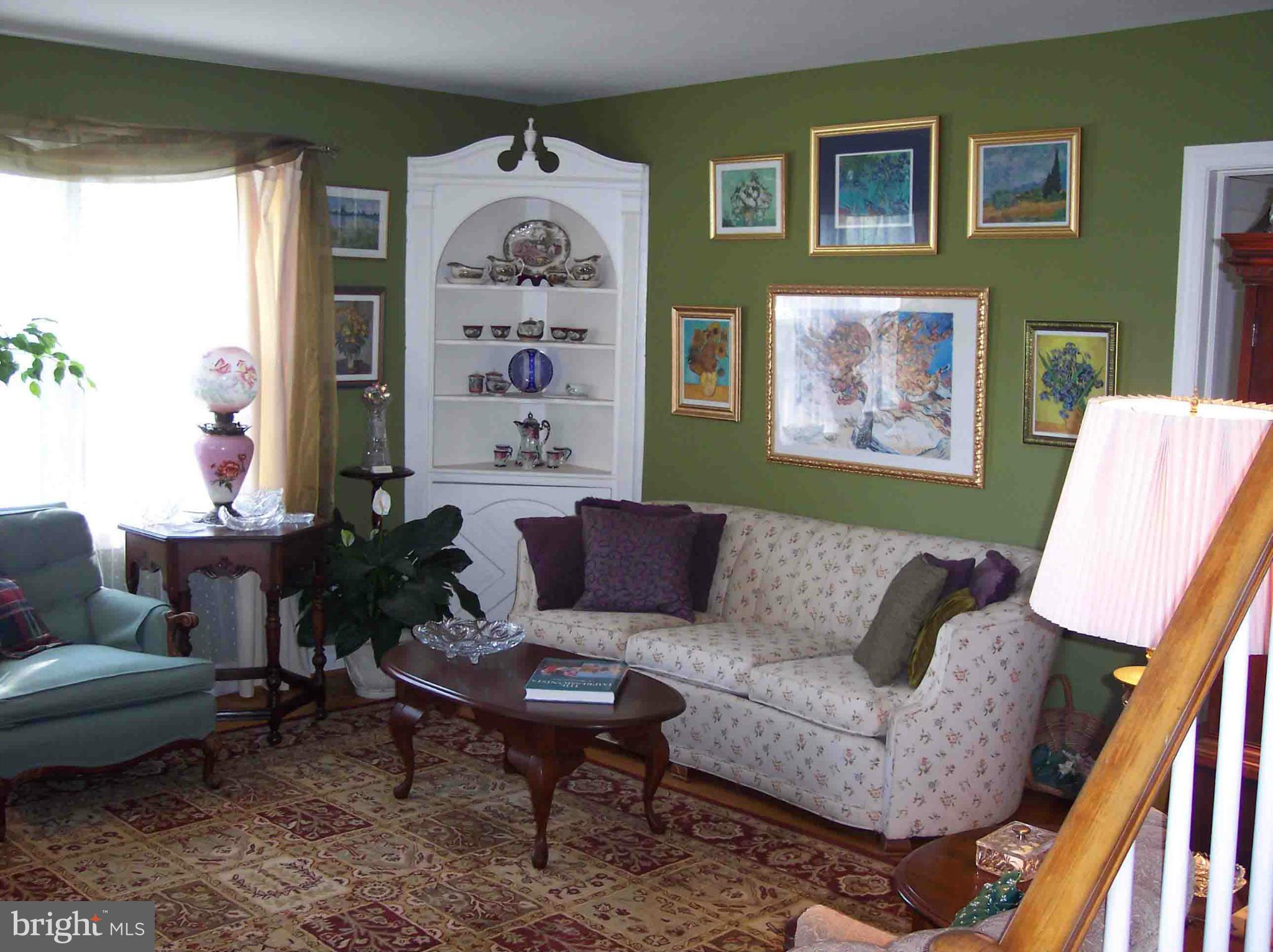 13240 Club Road Hagerstown, MD 21742 - Photo 5 of 20 Living Room
