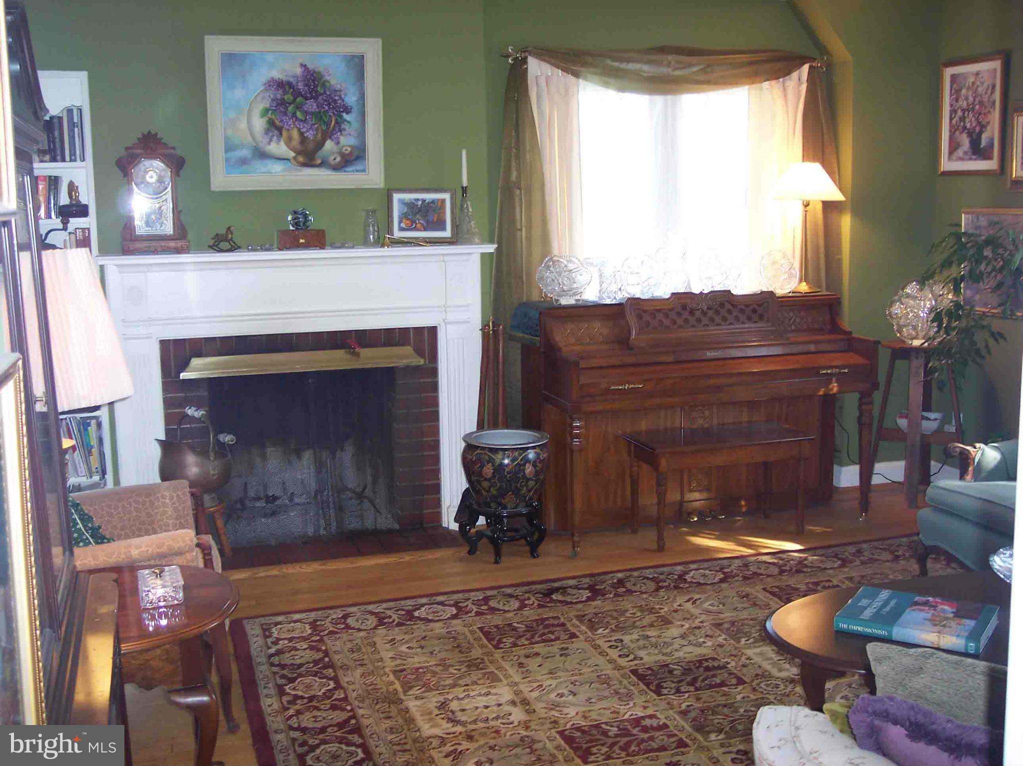 13240 Club Road Hagerstown, MD 21742 - Photo 6 of 20 Living Room