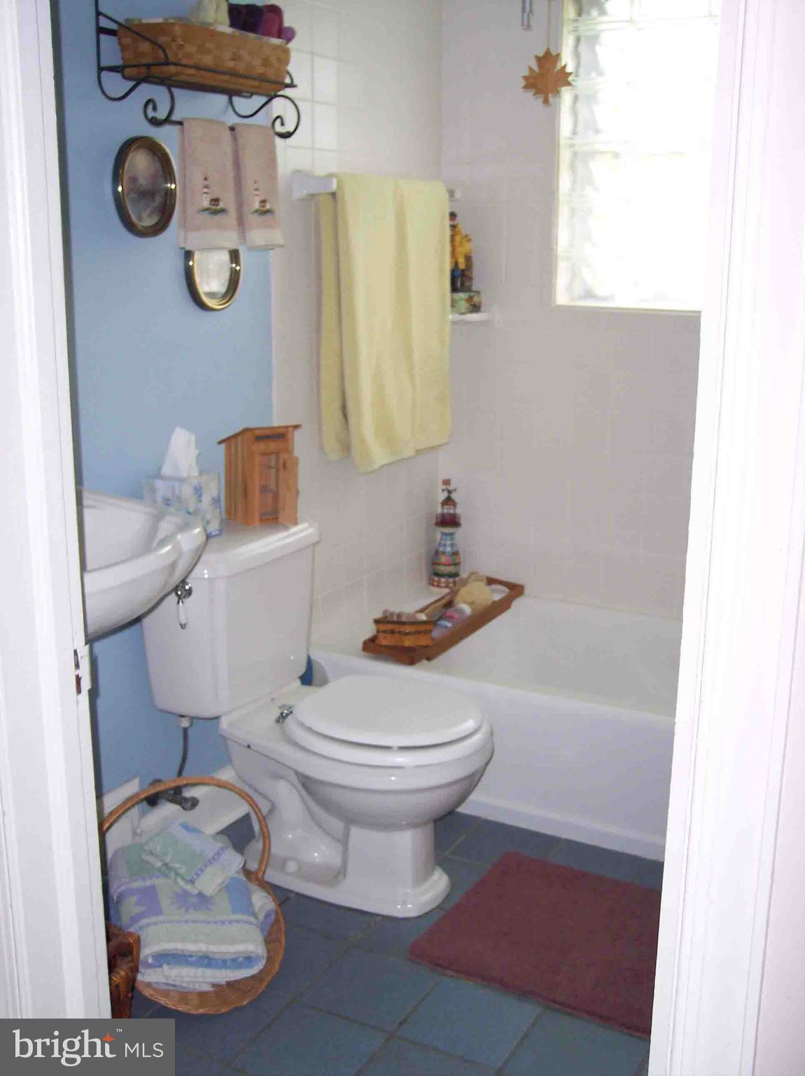 13240 Club Road Hagerstown, MD 21742 - Photo 8 of 20 Bath