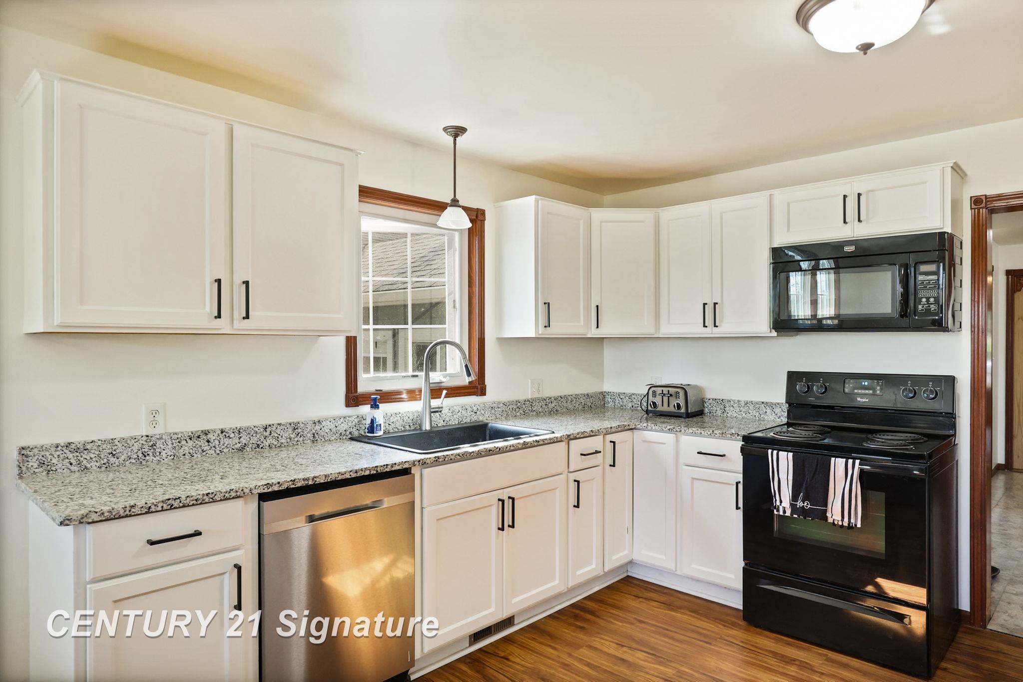 5136 Baxman Road Bay City, MI 48706 - Photo 12 of 44 50190071-65d99504-74c2-411f-a9db-e26611d2d125.JPG