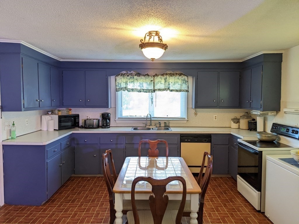 51 Bay Road Hadley, MA 01035 - Photo 5 of 25 Gallery Image 5