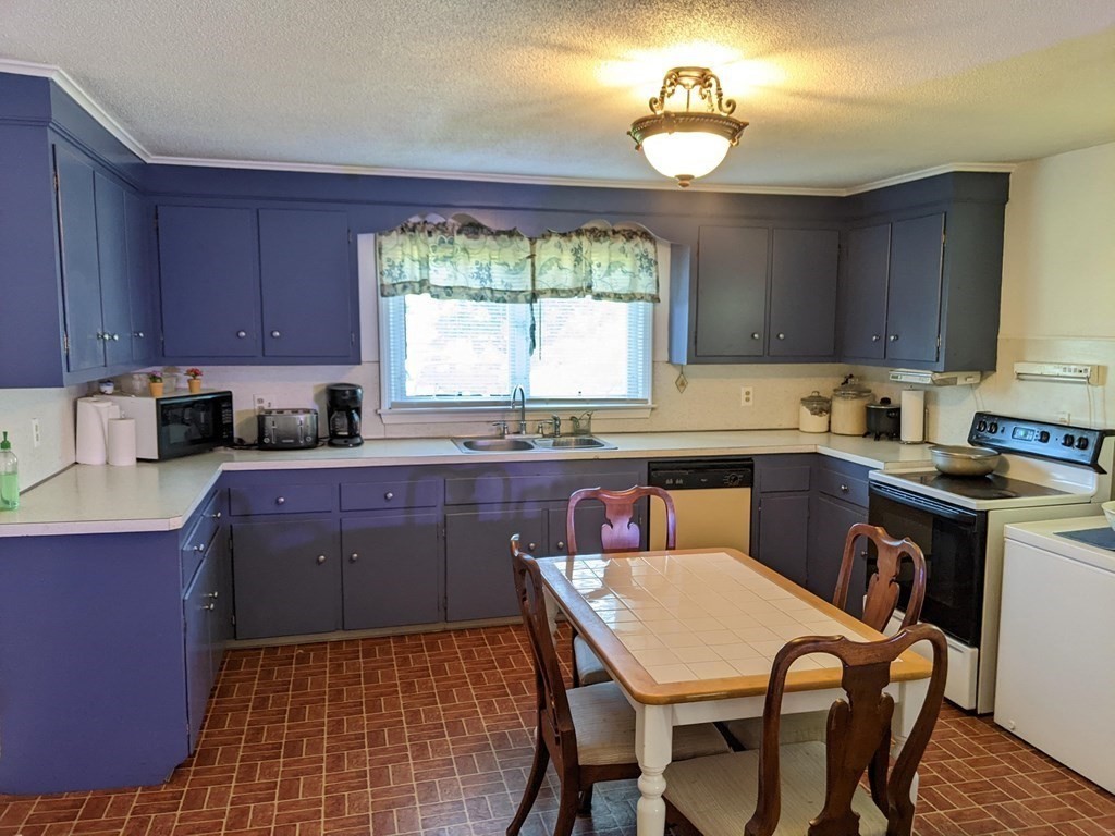 51 Bay Road Hadley, MA 01035 - Photo 6 of 25 Gallery Image 6