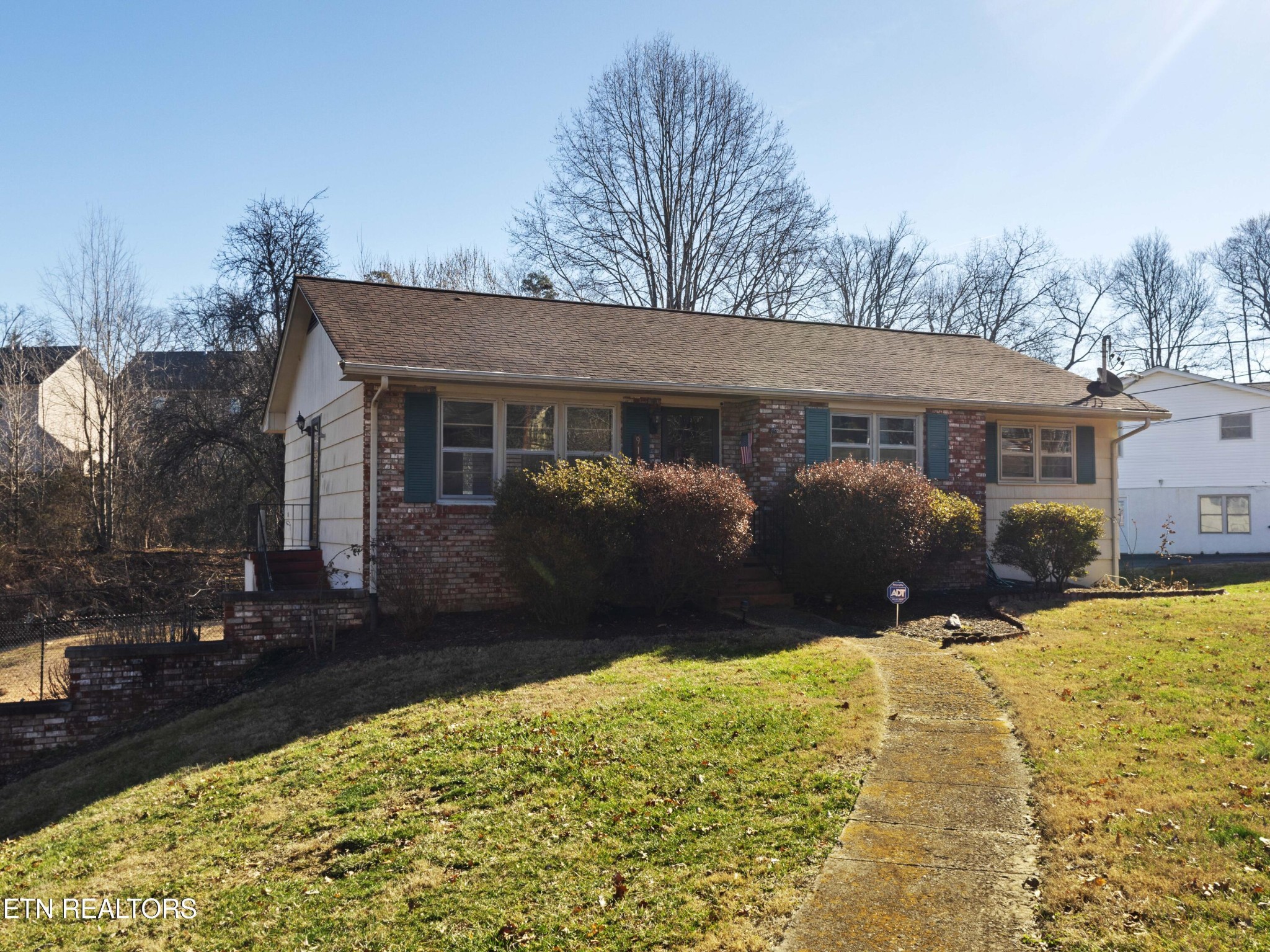 916 Mallory Road Knoxville, TN 37919 - Photo 2 of 51