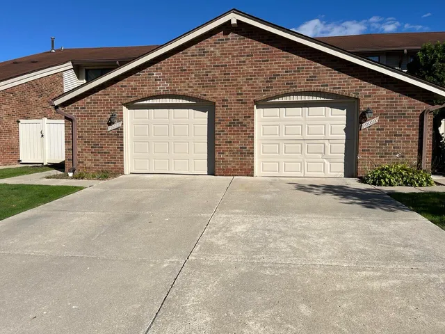 $189,000 | 29077 Tiffany Drive West, Southfield, MI 48034