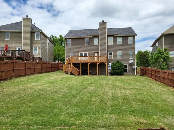 a view of a house with backyard and porch