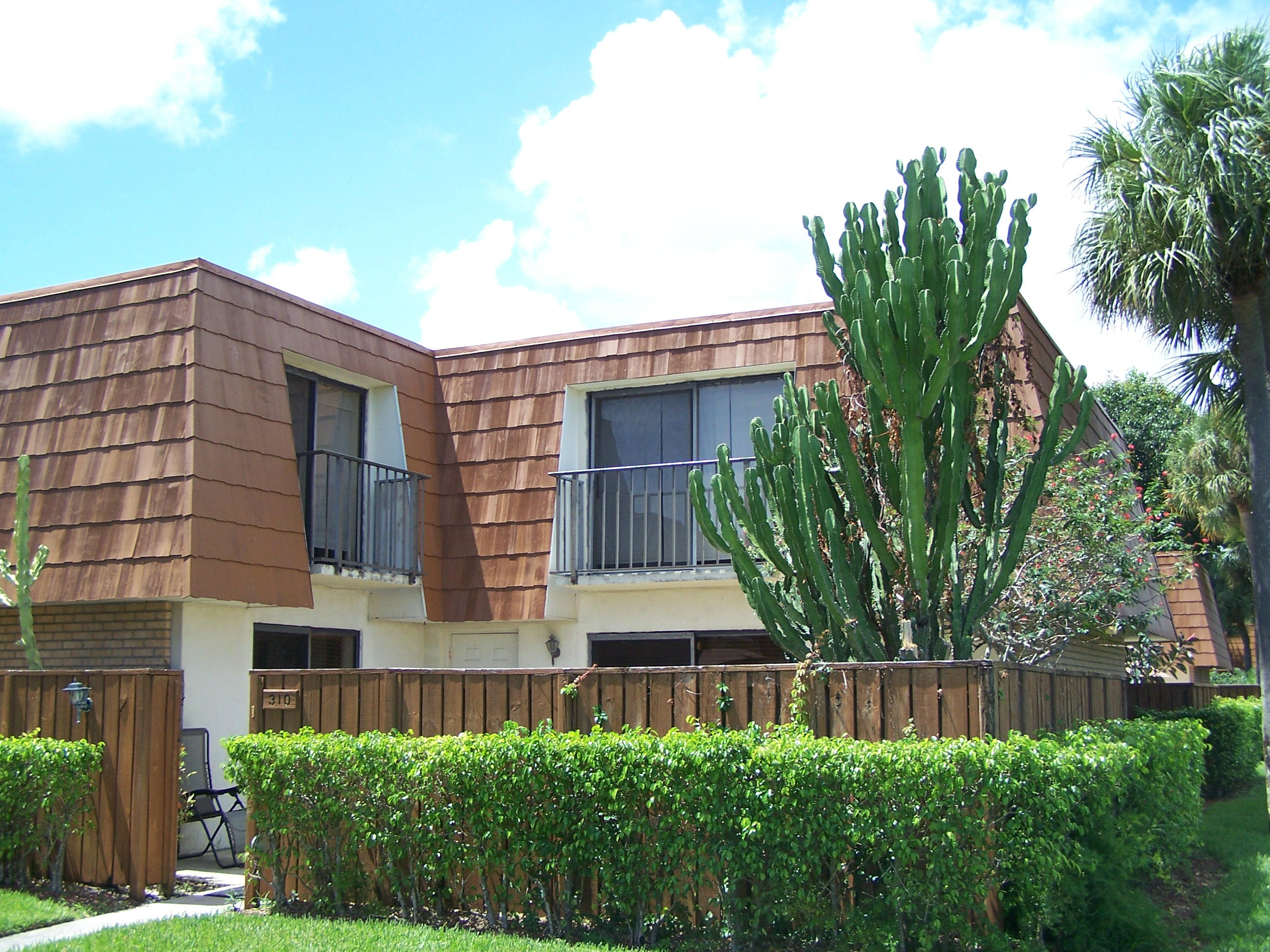 310 Buttonwood Lane, Unit B Boynton Beach, FL 33436 - Photo 1 of 17 Exterior Front