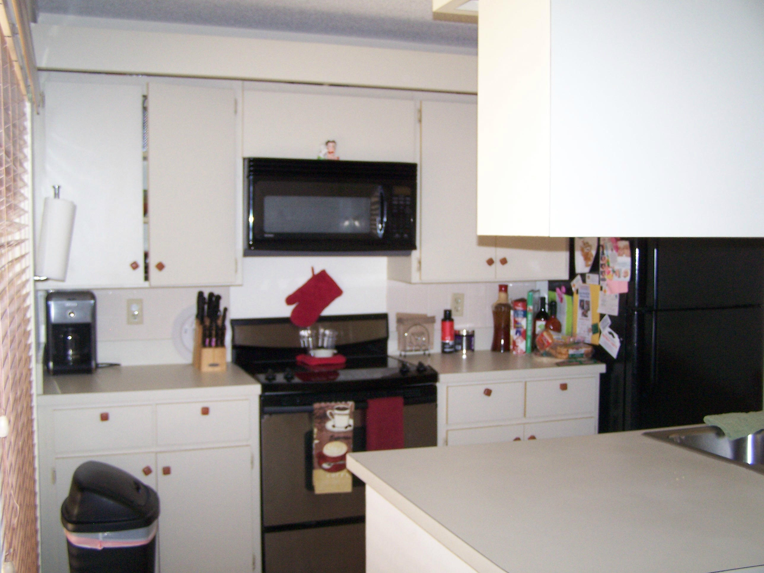 310 Buttonwood Lane, Unit B Boynton Beach, FL 33436 - Photo 7 of 17 Kitchen