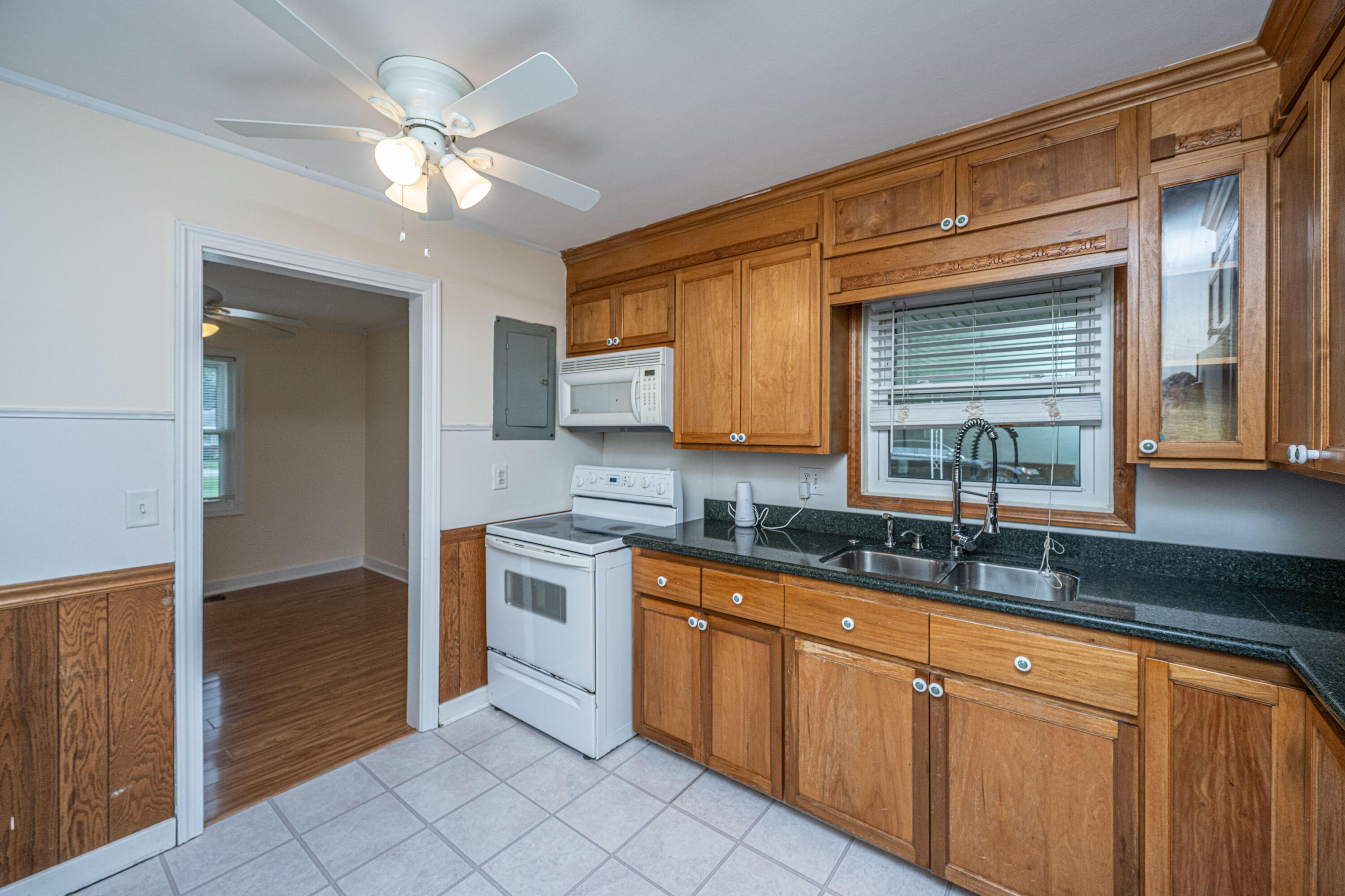 1010 West Recess Road Hanahan, SC 29410 - Photo 5 of 26 1010WRecessRdREDO010