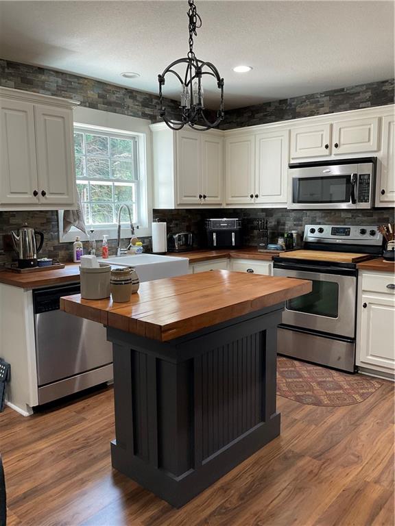 5403 Stone Trace Gainesville, GA 30504 - Photo 37 of 126 a kitchen with stainless steel appliances a sink a stove and a microwave