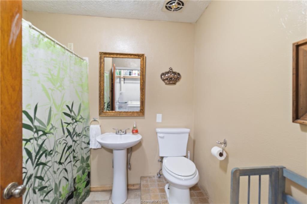 10072 Riley Green Road Franklin, TX 77856 - Photo 12 of 22 Gallery Image 12