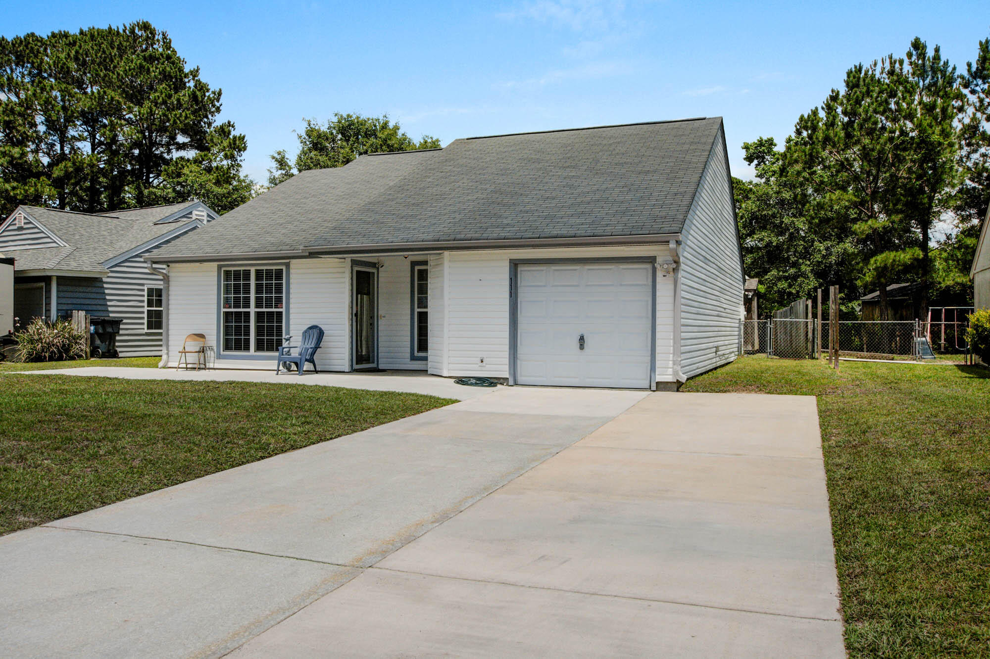 111 Lancashire Road Summerville, SC 29486 - Photo 3 of 22 111 Lancashire (3)