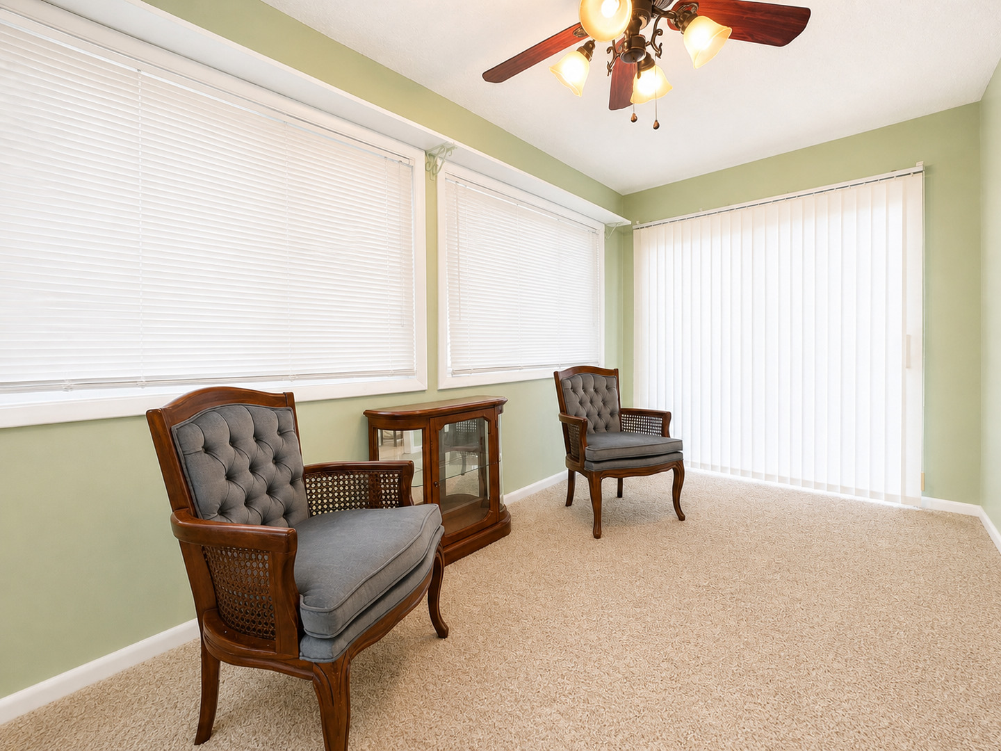 2608 38th Street Moline, IL 61265 - Photo 13 of 18 a living room with furniture and a window