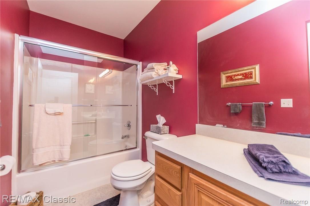 854 Ridgeside Drive, Unit 3 Milford, MI 48381 - Photo 35 of 42 DSC_1900.jpg