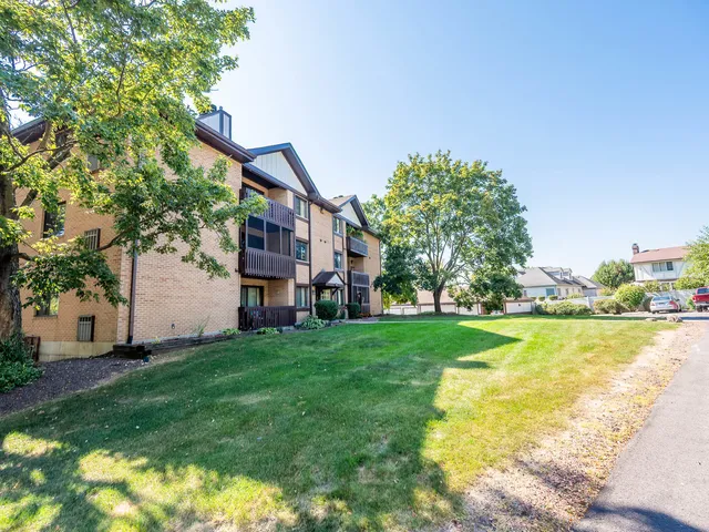 $179,900 | 6015 Lakeside Place, Unit 203A, Tinley Park, IL 60477