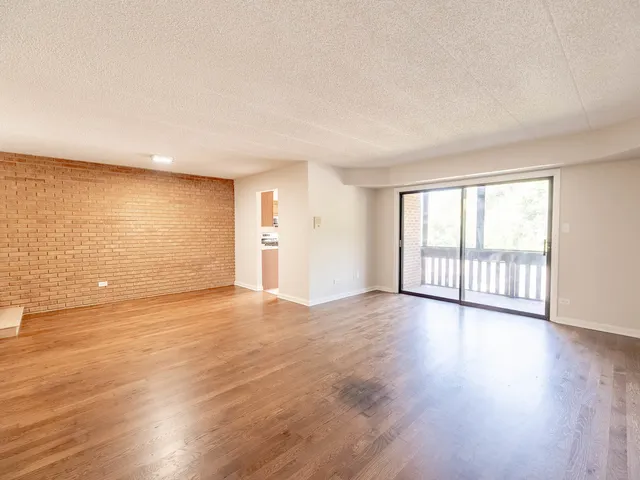 $179,900 | 6015 Lakeside Place, Unit 203A, Tinley Park, IL 60477