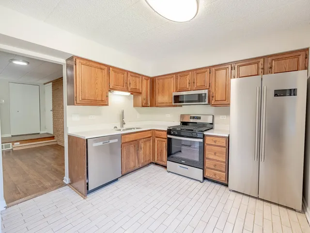 $179,900 | 6015 Lakeside Place, Unit 203A, Tinley Park, IL 60477