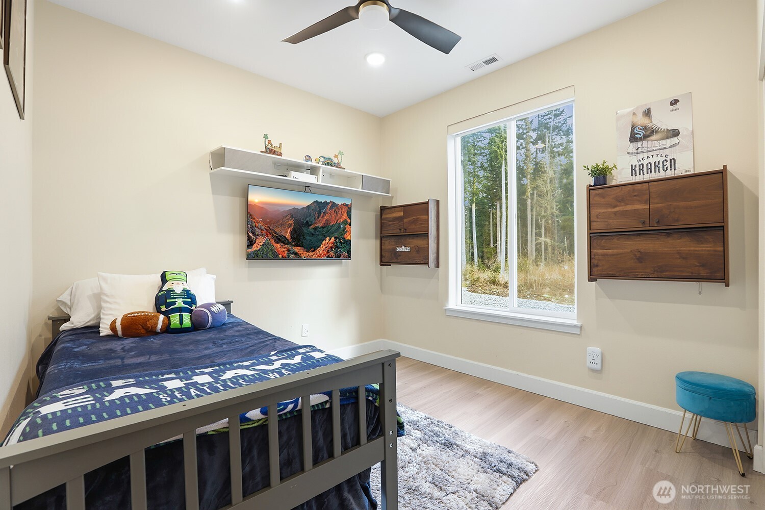 3237 Hilberg Lane Clinton, WA 98236 - Photo 13 of 40 a living room with furniture and a window