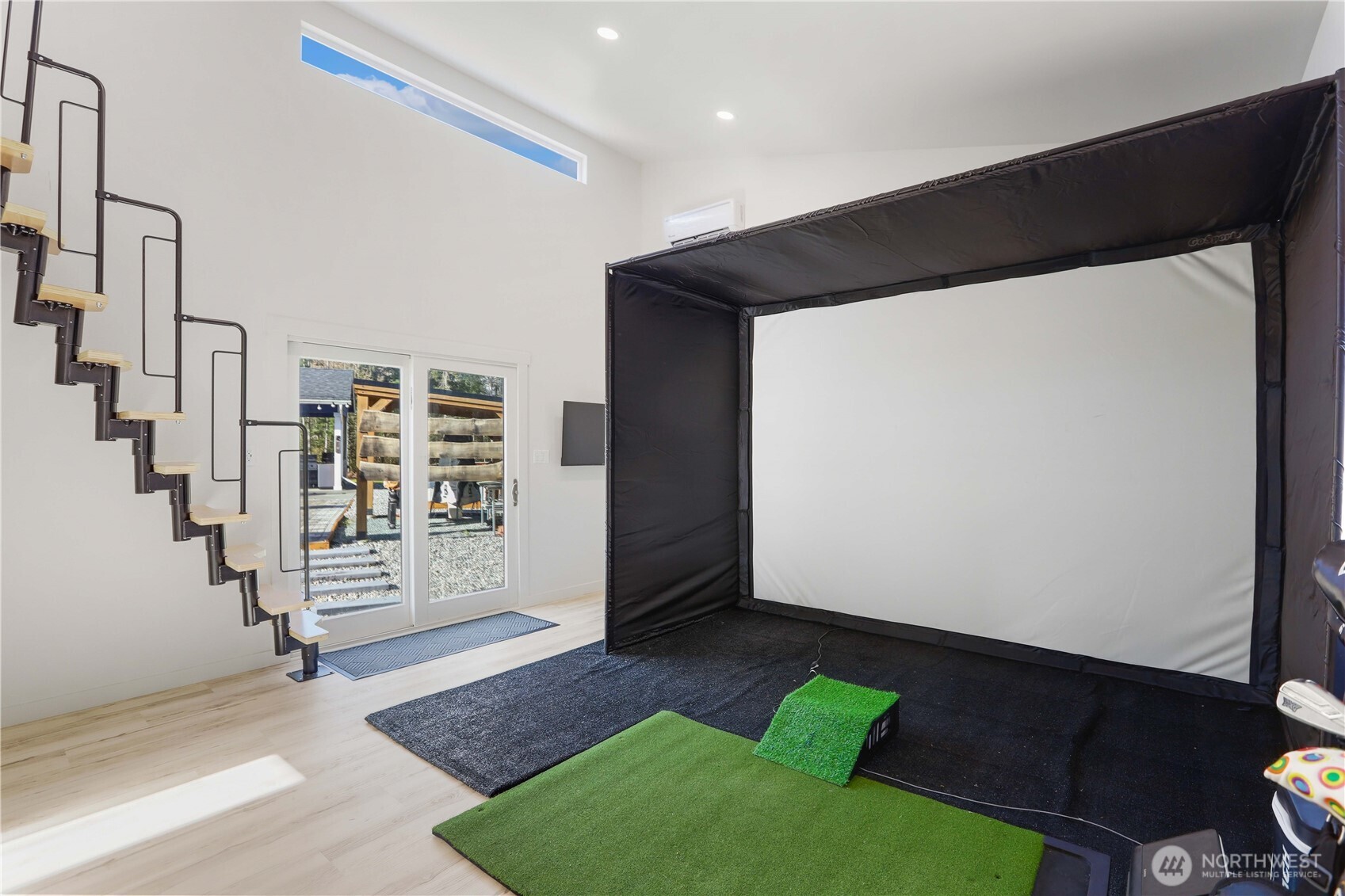 3237 Hilberg Lane Clinton, WA 98236 - Photo 25 of 40 a view of entryway with stairs