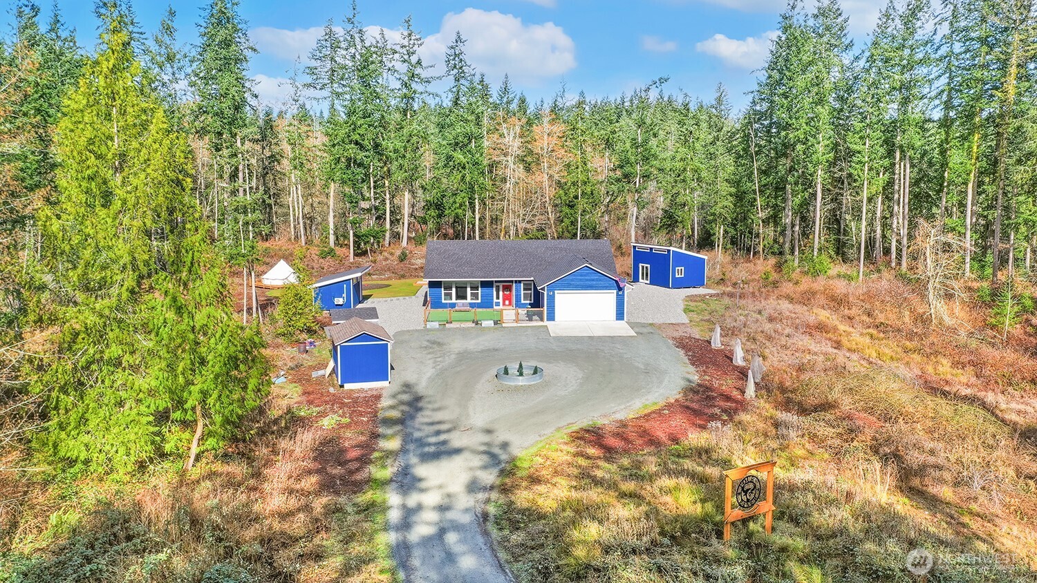 3237 Hilberg Lane Clinton, WA 98236 - Photo 33 of 40 a view of a chairs and table in the patio
