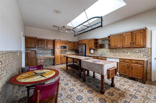 $4,500 | 236 North Federal Highway, Unit 201, Dania Beach, FL 33004