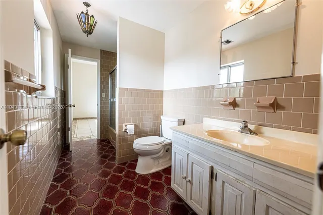 $4,500 | 236 North Federal Highway, Unit 201, Dania Beach, FL 33004