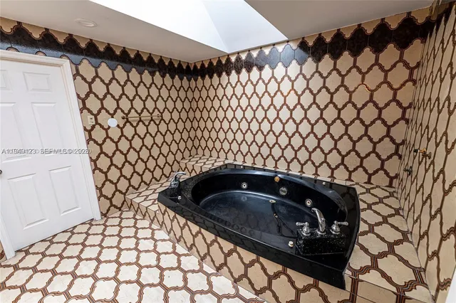 $4,500 | 236 North Federal Highway, Unit 201, Dania Beach, FL 33004