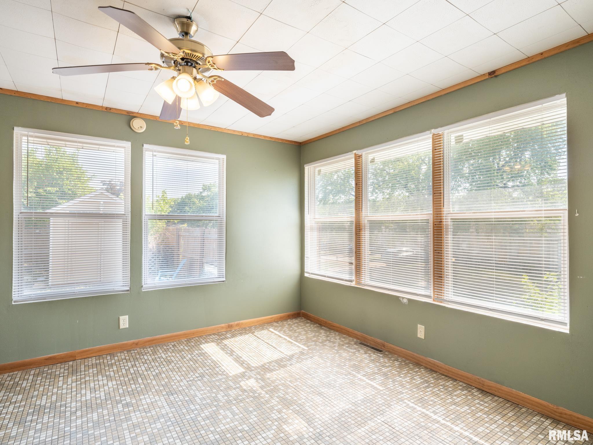 2106 Willow Street Pekin, IL 61554 - Photo 26 of 43