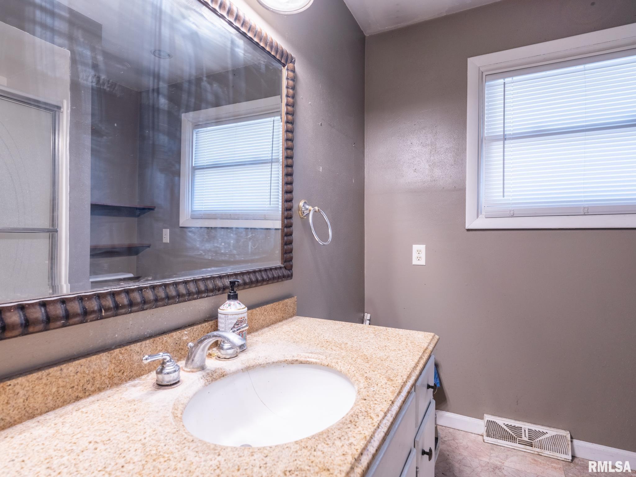 2106 Willow Street Pekin, IL 61554 - Photo 33 of 43