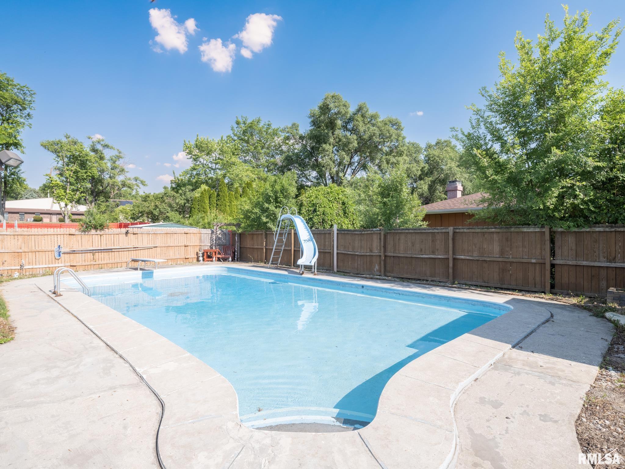 2106 Willow Street Pekin, IL 61554 - Photo 37 of 43